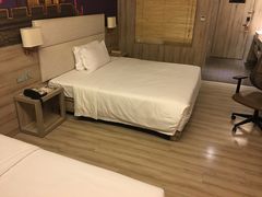 -西安大雁塔科技大学地铁站亚朵酒店