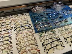 -宏宇眼镜蔡司依视路折扣店(兆佳眼镜城店)