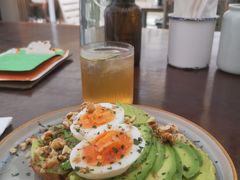 牛油果煮蛋吐司-RAC BAR(安福路店)