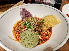 大碗鸡丝凉面-有红鸡毛店·川菜(建设路店)