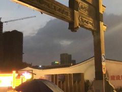 胜利和美食街门口-老头儿油爆虾(胜利河美食街店)