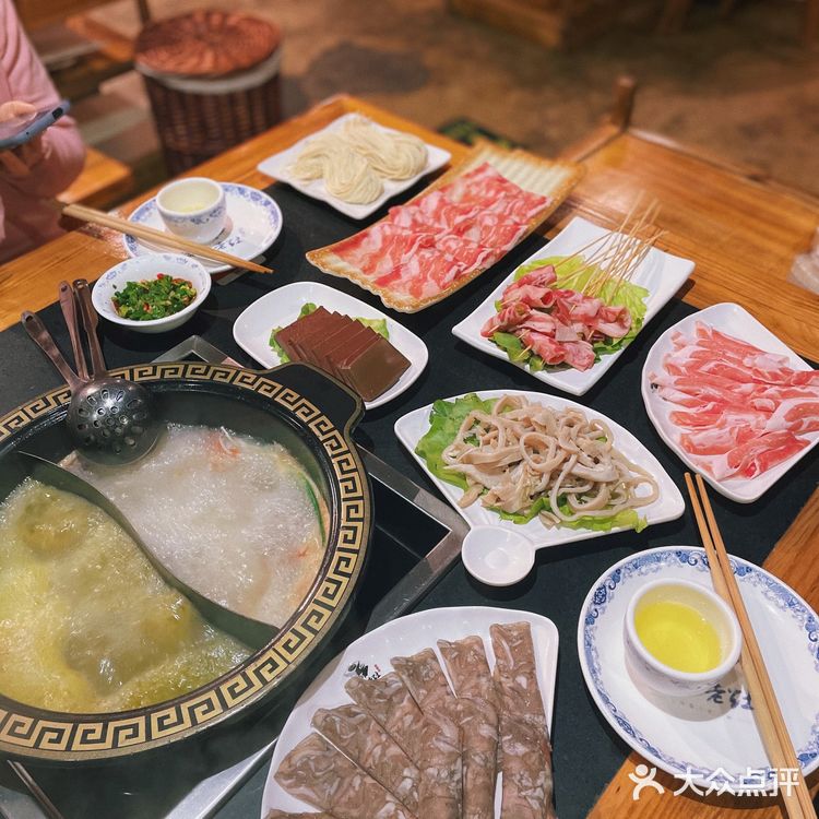 隔离仲有骨汤如果唔钟意食辣嘅仲有退路可言哈哈哈哈
