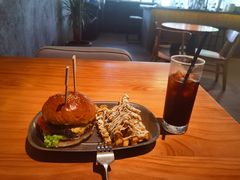 -三勾JJJ Burger&Coffee(梅溪湖店)