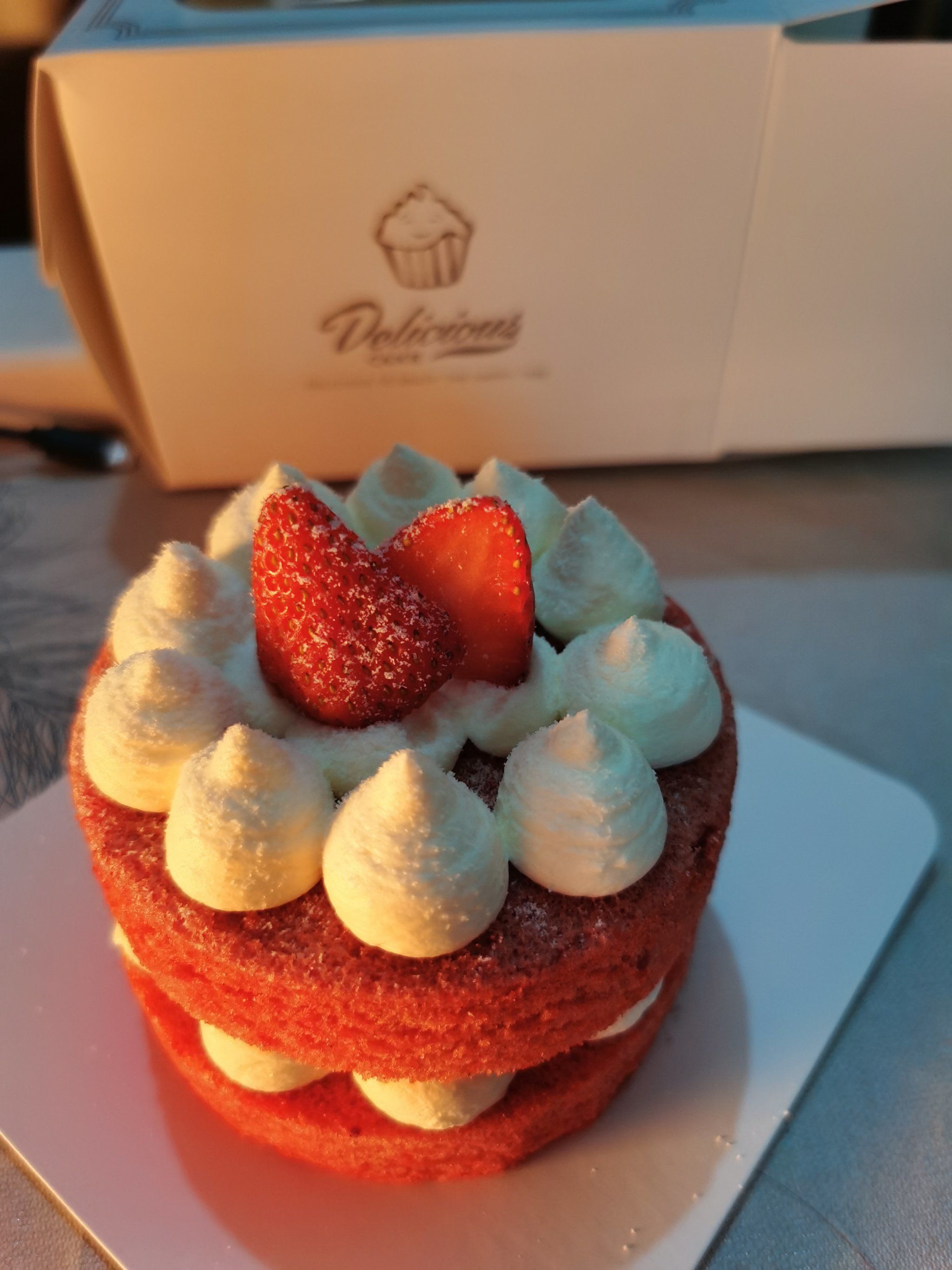 90 这款草莓红丝绒蛋糕,好吃到让我舔盘子!