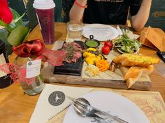 -Mark&Mars Restaurant