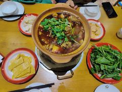 碳火牛肉煲-郭婆婆疯子鸡·土货江湖菜馆