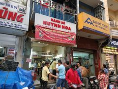 -Bánh Mì Huynh Hoa