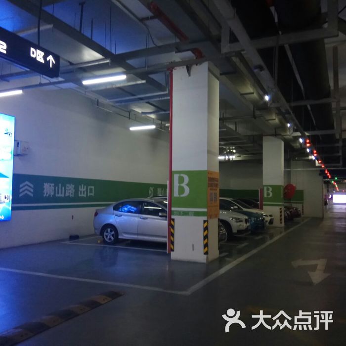金鹰国际停车场