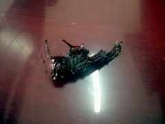 凳子上的遗留物-溢心园香河肉饼总店