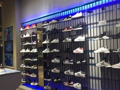 -阿迪达斯(武林银泰三叶草店)