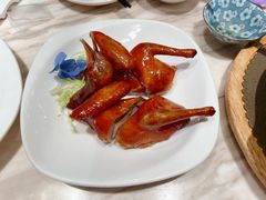 玻璃脆皮乳鸽皇-新雅粤菜馆(南京东路店)