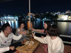 -Lake Shore Hotel & Restaurant