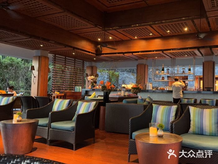 日落吧·海景咖啡厅·餐酒吧·鸡尾酒·下午茶·乐队表演·浪漫夕阳·三亚文华东方酒店图片