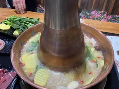 -果松木炭酸菜铜火锅·外婆参鸡汤