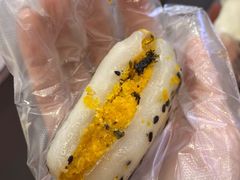 蛋黄肉松切糕-米阿糯糕团•酒酿•甜品(莫愁店)