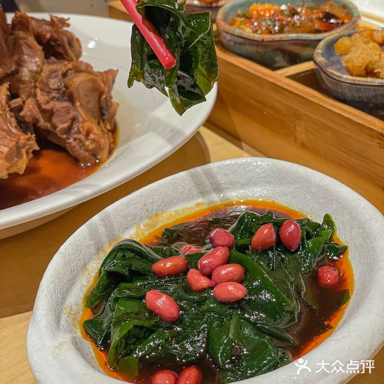 · 餐牌上80多道西北美食 人均 45