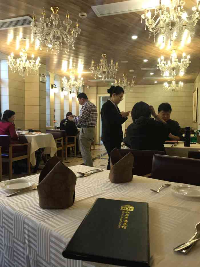 红房子西菜馆(淮海店)-"老牌子的红房子西餐馆 承载着我妈妈那辈人.