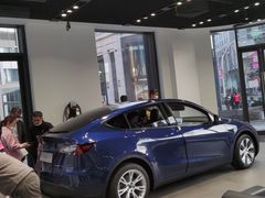 -TESLA 特斯拉(上海太古汇体验店)