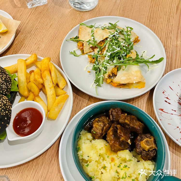 静安寺澳洲餐厅 第一次吃🦌Lu肉汉堡