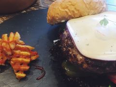 -HIGH FIVE哈福手工汉堡(桂林路店)