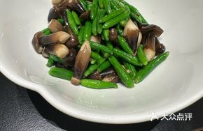 Chicken Mushroom Stir-fried with Cucumber Sprouts