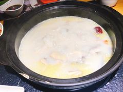 -洪氏嗨捞·广东猪肚鸡·椰子鸡火锅(西咸万象城店)