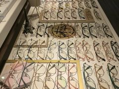 -宏宇眼镜蔡司依视路折扣店(兆佳眼镜城店)