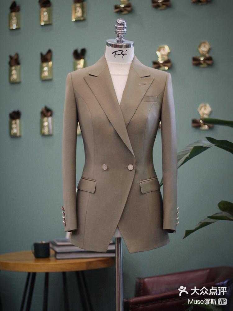 超适合女生穿的西装款式双排2扣1