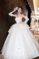 点击看大图 -艾拉·女王婚纱礼服馆