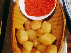 -帅巴人舅母子腊蹄民俗村