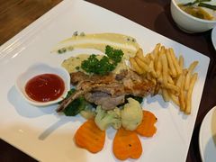 -Neary Khmer Restaurant