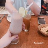 第一天下午选择去网红餐厅 五点去不用预约 排队