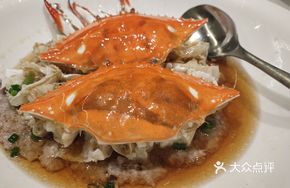 Water Chestnut Rice Meat Pies Steamed with Mitten Crab