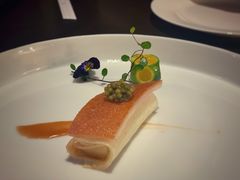 鱼子酱配脆皮烤乳猪-广州文华东方酒店·江-由辉师傅主理