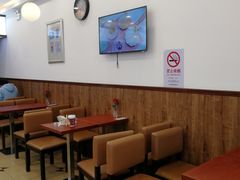 大堂-红宝石·鲜奶小方·海派西点房(南丹店)