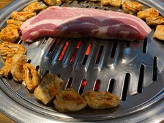 厚切五花肉-·缸桶屋·韩式牛肋条自助烤肉(西湖D11店)