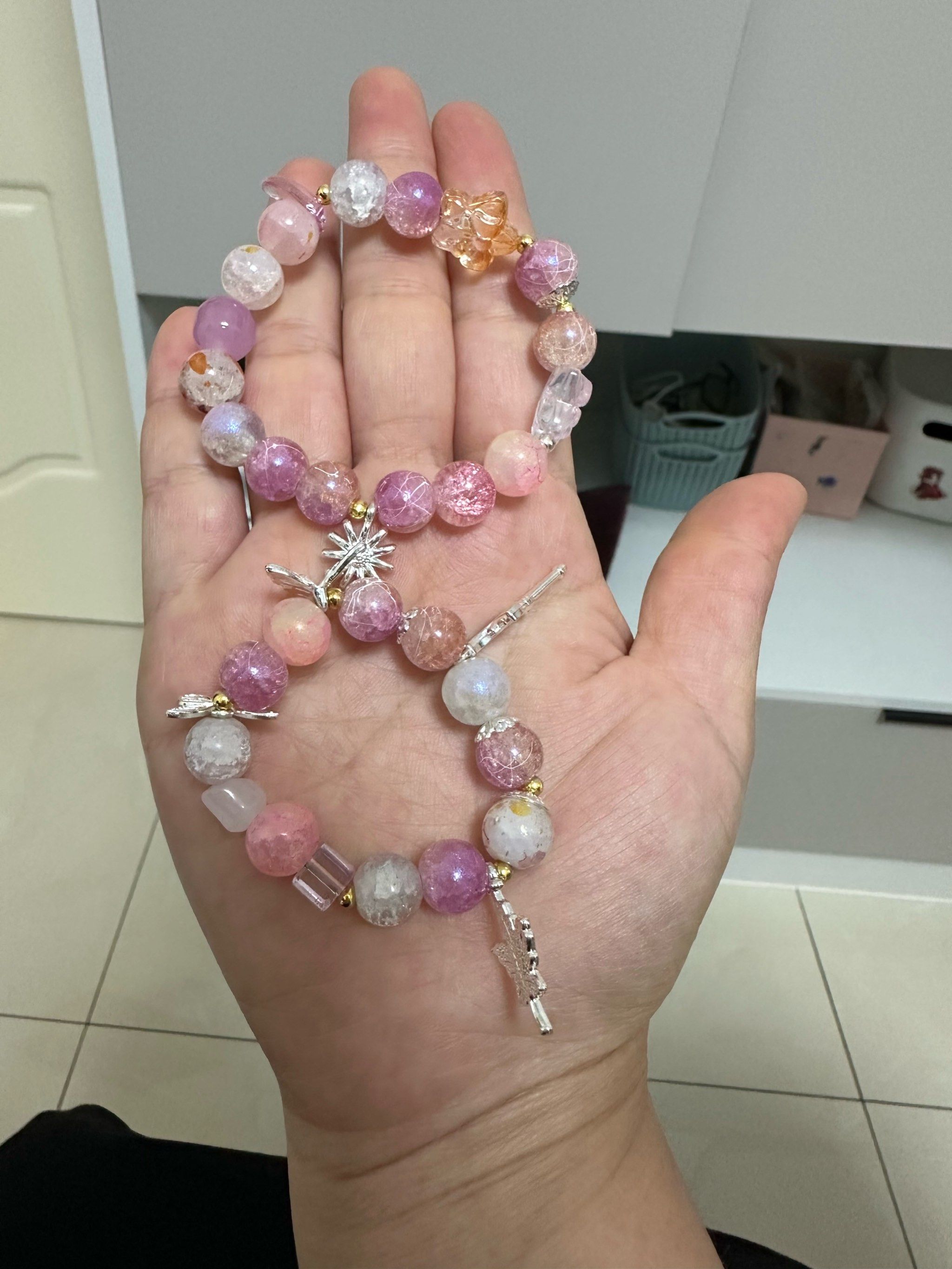 分享宝宝给我做的手工手链!