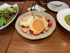 莓果奶油芝士舒芙蕾松饼-UPPER KITCHEN(延安路店)