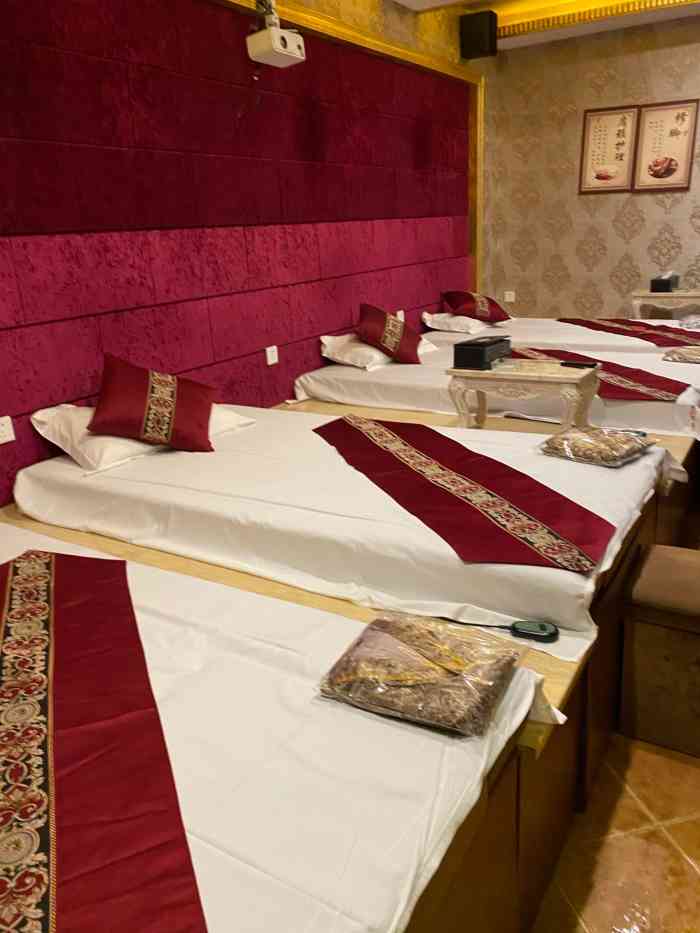 清迈足道(西永店)-"位置就在微电园地铁站出来直走,过马路就到.