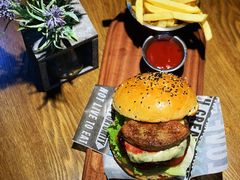 鹅肝樱桃酱手工牛肉汉堡-IFIF 如果花園(宽厚里店)