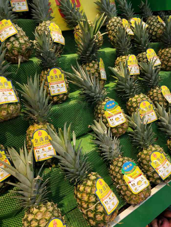 果唯伊(中原万达店)-"很好找的一家水果连锁,门口堆放的榴莲甚是.