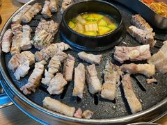 -江南猪肉商会无限续吃(弘大店)