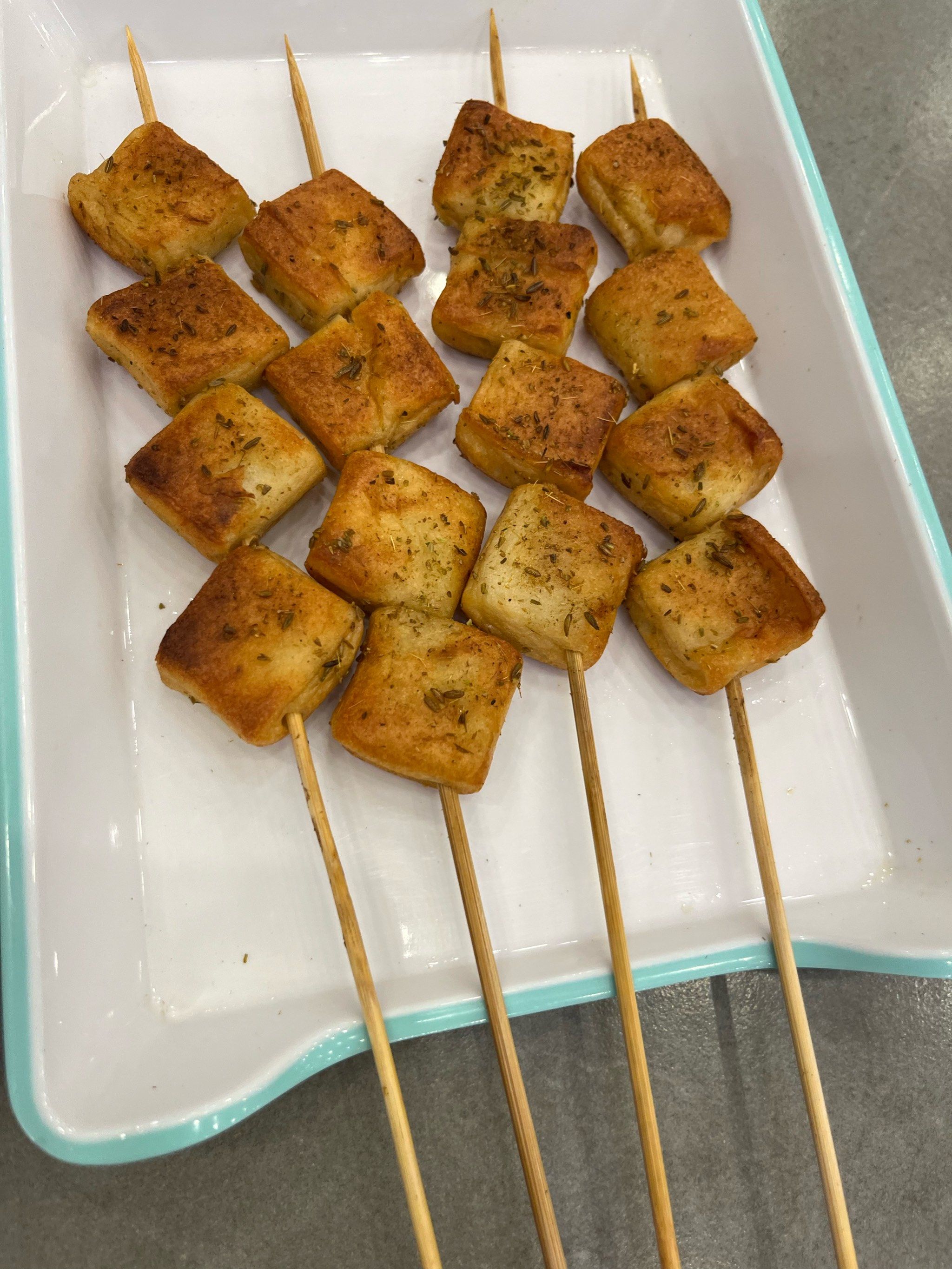 凉菜爽口清脆.鱼豆腐烤的焦黄口感好.#好吃不贵经济实惠宝藏美食