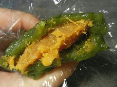 艾草蛋黄肉松青团-知味观(湖滨店)
