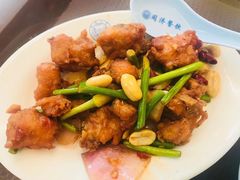 -同济大学本部学苑饮食广场