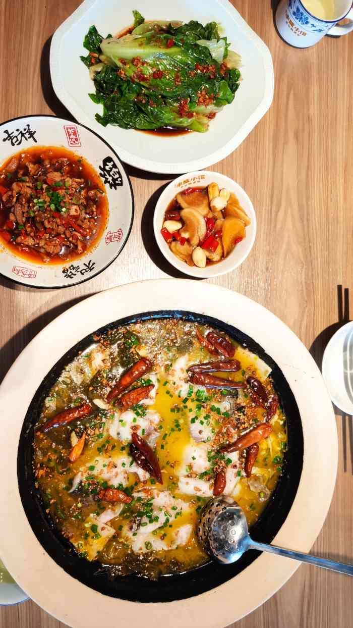 丰盛小馆·老坛酸菜鱼(麓谷信息港店)-"和朋友周末出来吃饭,在附近选