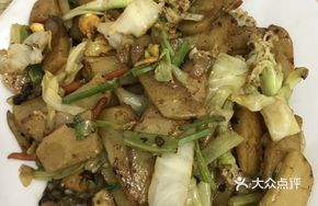 Stir-fried Pork and Yellow Rice Noodles