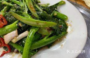 Beef Stir-fried with Mustard Greens