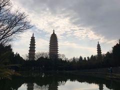 -三塔倒影公园