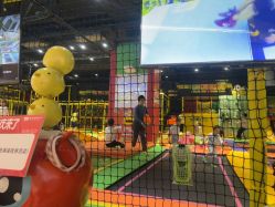 -蹦蹦跳跳(新奥购物中心店)